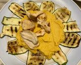 Foto del passaggio 7 della ricetta Insalata di pollo e zucchine in salsa tonnata antica