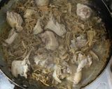 Hình bước làm 4 của món Măng chua khô xào thịt gà