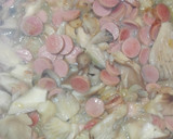 Foto del paso 3 de la receta: Salchichas con setas cardo