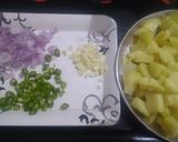 A picture of step 1 of Spicy Garlic potato with Mathari.