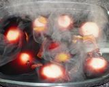 Foto del paso 3 de la receta: Peras pochadas en vino