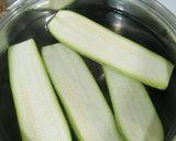 Foto del paso 2 de la receta: Calabacines rellenos de atún🥒