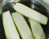 Foto del paso 2 de la receta: Calabacines rellenos de atún🥒