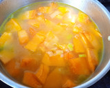 Foto del paso 2 de la receta: Crema de calabaza con huevo escalfado
