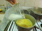 Pollo al curry con papas al natural tostadas