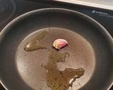 Foto del paso 2 de la receta: Espinacas con gambas y huevo