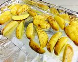 Hình bước làm 5 của món Sườn nướng tảng và khoai tây bỏ lò. 🍽🥔🍖