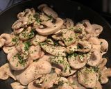 Foto del passaggio 1 della ricetta Risotto funghi e nocciole