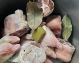 Foto del paso 2 de la receta: Patitas de cerdo a la provenzal