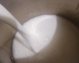 A picture of step 2 of Homemade Natural Yogurt.