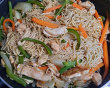 Foto del paso 4 de la receta: Fideos chinos con pollo