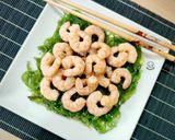 Foto del paso 4 de la receta: Ensalada de wakame y langostinos