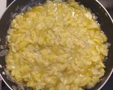 Foto del paso 4 de la receta: Tortilla de calabacín con cebolla al estilo de mi madre, mi portuguesa favorita