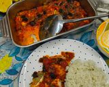 Paradicsomszószban sült tőkehal kapribogyóval és mazsolával mediterrán módra recept fázis 5 fotója