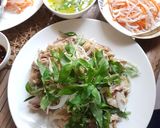 Hình bước làm 2 của món Cơm gà xé trộn