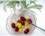 Hình bước làm 3 của món Chè hạ nhiệt : bạch quả, hạt sen và táo tàu