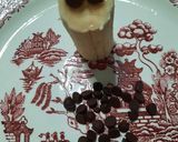 Foto del paso 2 de la receta: Caritas de banana sobre mar de sangre de frutillas
