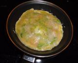 Foto del paso 8 de la receta Tortilla de calabacín y gambitas