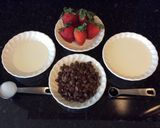 Foto del paso 1 de la receta: Frutillas con Crema Chantilly y Chocolate