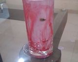 A picture of step 3 of Strawberry milkshake.