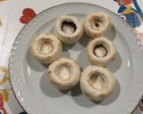Foto del paso 2 de la receta: Champiñones rellenos de jamón York, jamón serrano y queso