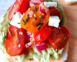 Une image de l'étape 3 de Tartines d'avocats tomates feta.