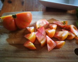 Foto del paso 1 de la receta: Ensalada de tomate con queso curado