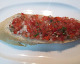 Foto del paso 3 de la receta: Tostadas fundidas con pico de gallo