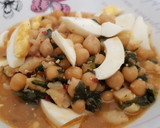 Foto del paso 4 de la receta: Potaje de Cuaresma, con garbanzos, espinacas y bacalao