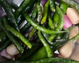 Foto langkah ke 3 dari resep 141. Cumi cabe hijau.