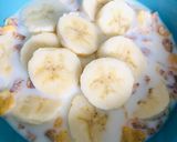 Hình bước làm 1 của món Ngũ cốc + Sữa tươi + Chuối = Perfect breakfast