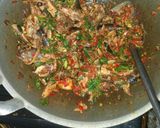 Foto langkah ke 3 dari resep Tongkol Asin suir,sambel kemangi homemade.