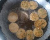 પૂરી (Poori Recipe in Gujarati) રેસીપી સ્ટેપ3ફોટો