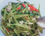 Foto langkah ke 3 dari resep Tumis kangkung sederhana.