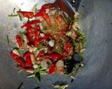 Foto langkah ke 3 dari resep Tumis pare suwir tongkol.