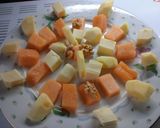Foto del paso 4 de la receta: Ensalada de melón, queso, manzanas y nueces