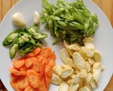 Foto langkah ke 1 dari resep Tumis Capcay Sederhana.