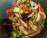 Gambar langkah 2 resipi Sotong Kacang Panjang Goreng Kicap.