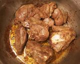 Foto del paso 8 de la receta Cordero con especias exóticas y salsa de cebollas y pasas