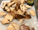 Foto del paso 1 de la receta: Salteado de setas shitake con jamón ibérico y huevos 🍳