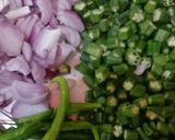 A picture of step 1 of Bhindi.