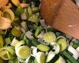 A picture of step 2 of Green soup for Spring - vegan.
