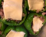 Foto del passaggio 3 della ricetta Peperoni ripieni di salsiccia e formaggio filante