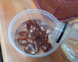 Foto langkah ke 1 dari resep Susu kurma ekonomis.