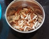 A picture of step 3 of Badaam Milk Shake.