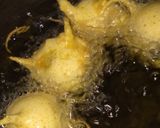 A picture of step 6 of Batata Vada.