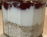 Φωτογραφία βήματος 1 της συνταγής Overnight oats (φράουλα) σε στρώσεις