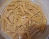 Foto langkah ke 1 dari resep Creamy Garlic Penne Pasta.