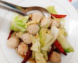 รูปขั้นตอนการทำที่ 6 ของ กะหล่ำปลีผัดพริกแห้ง 🥬