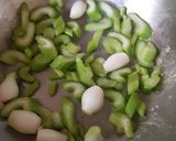 Foto del paso 2 de la receta: Salteado de pollo con germinados de lenteja